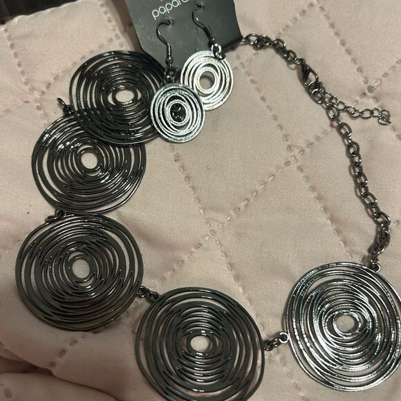 NWT Black Spiral Statement Necklace - Picture 12 of 16